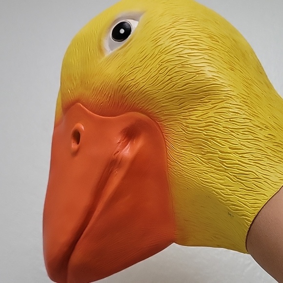 Realistic Cartoon Rubber Duck Mask - Picture 5 of 8